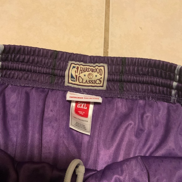 Mitchell & Ness Toronto Raptors Throwback Basketball Shorts - Picture 5 of 5